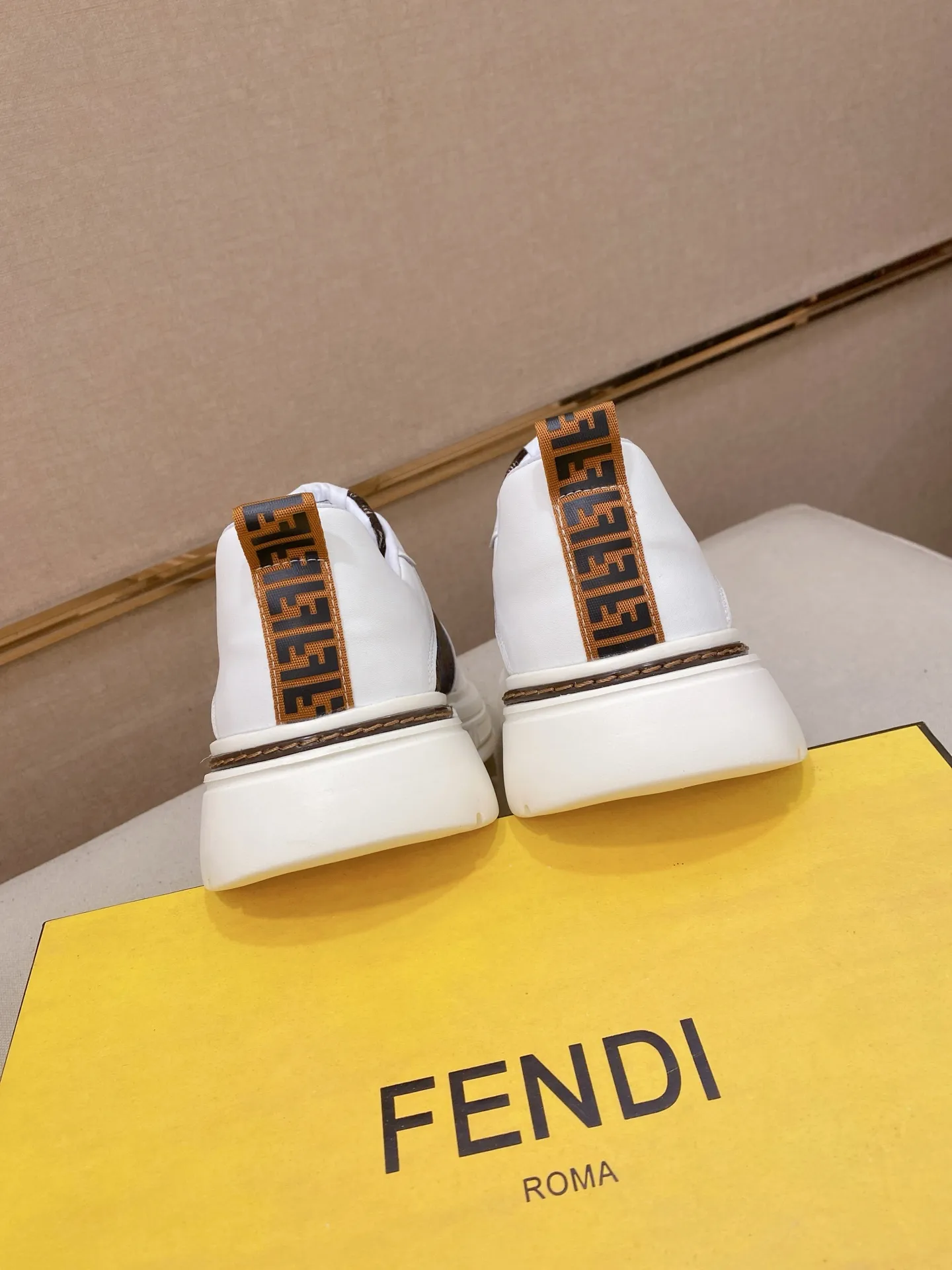 Factory price 400💰 (fendi) New style 👊🏻 upper 🇮🇹 imported cowhide fabric 🇩🇪 lining imported sheepskin lining. The original outsole is molded to highlight the identity of every man, and the upper foot is elegant and stable🚶🏻🚶🏻The high-end custom counters reproduce the original version📯No matter the wind or rain, the shoe last remains unchanged and can withstand the verification of time🔍️,🔵 Size: 38-44